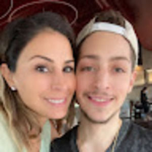 Meet your Posher, Ronya